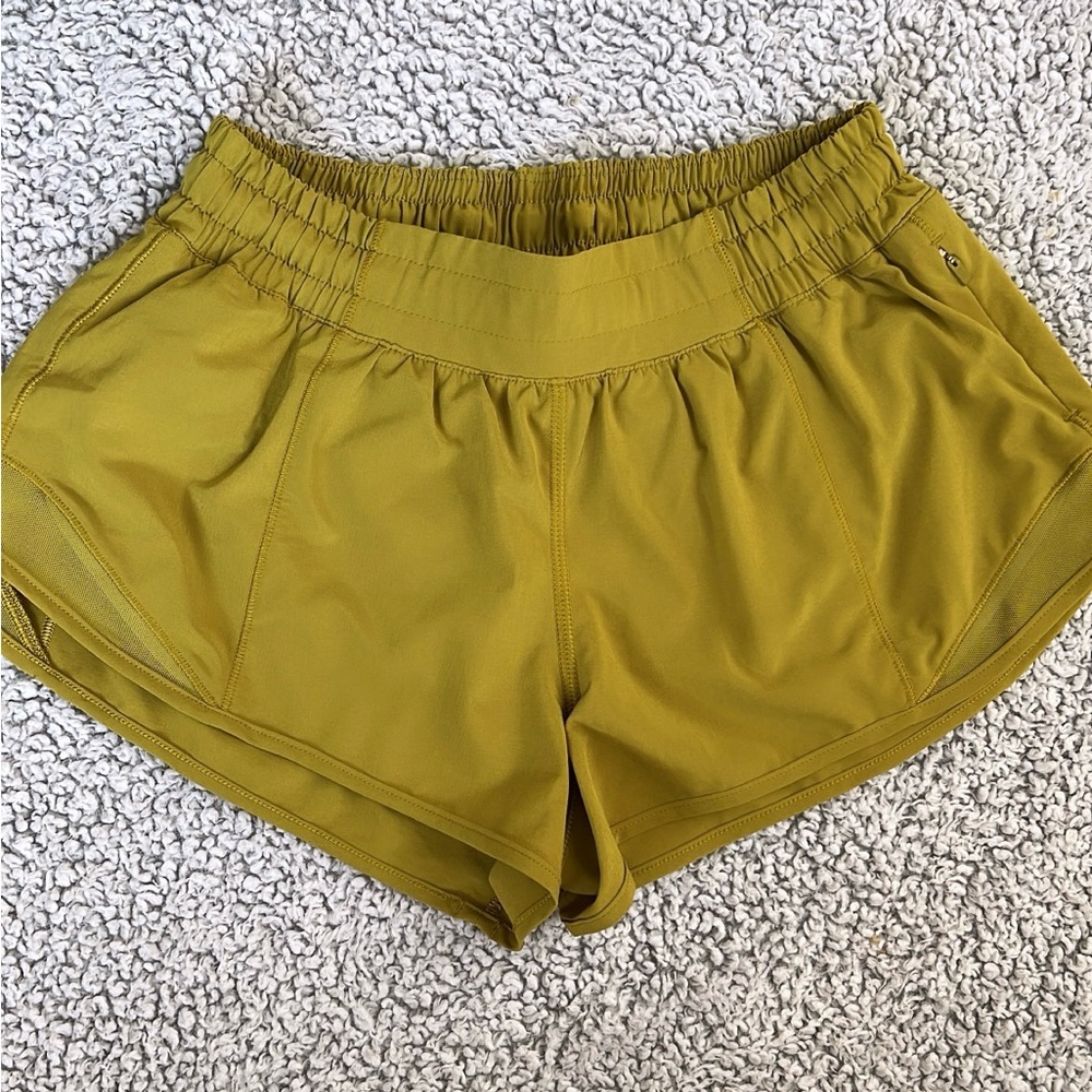 Lululemon Hotty Hot Low Rise Lined Short 2.5”